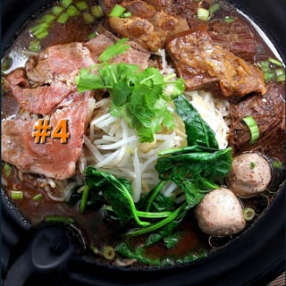 4. Guay Tiew Ruer Ruam